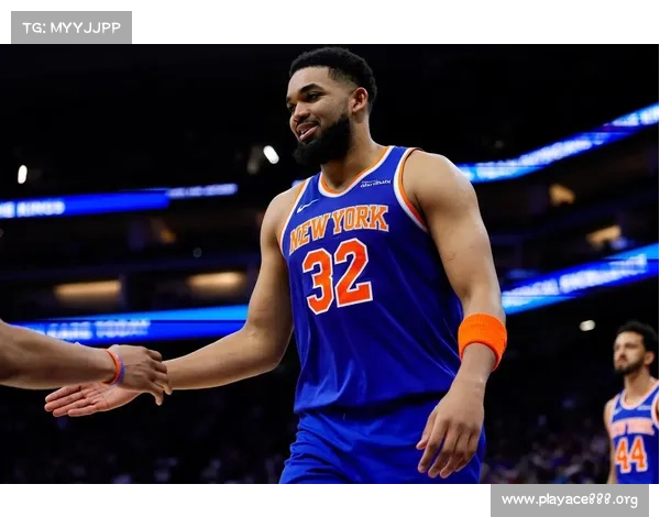 基德称唐斯为联盟顶级中锋 能拉开空间并为队友创造机会 基德称唐斯为联盟顶级中锋 能拉开空间并为队友创造机会