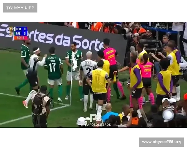 德佩双脚踩球戏耍对手引发冲突 对方不满直接铲倒双方爆发大规模冲突