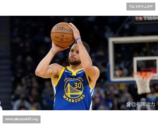 库里喜获殊荣荣膺本月最佳运动员展现卓越风采再创辉煌纪录 库里喜获殊荣荣膺本月最佳运动员展现卓越风采再创辉煌纪录