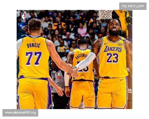 湖人战术调整精准到位 主帅巧妙指挥赢得全场掌声 湖人战术调整精准到位 主帅巧妙指挥赢得全场掌声