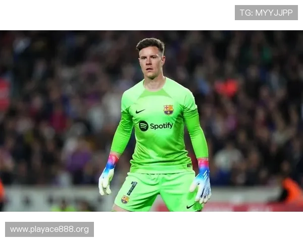 特尔施特根与其他门将一同回归训练 是否仍为巴萨铁打主力